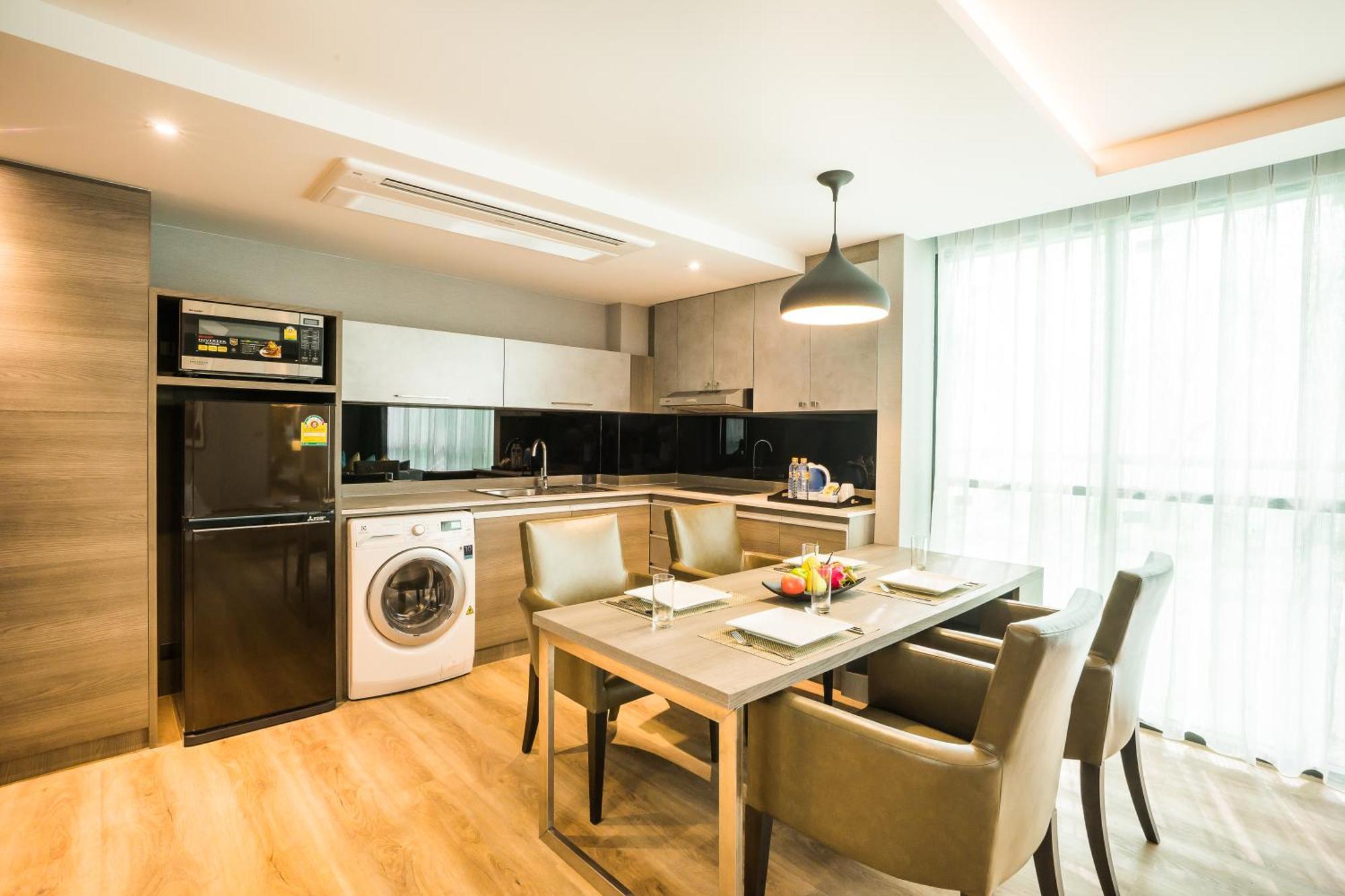 Citrus Suites Sukhumvit 6 By Compass Hospitality Bangkok Bagian luar foto