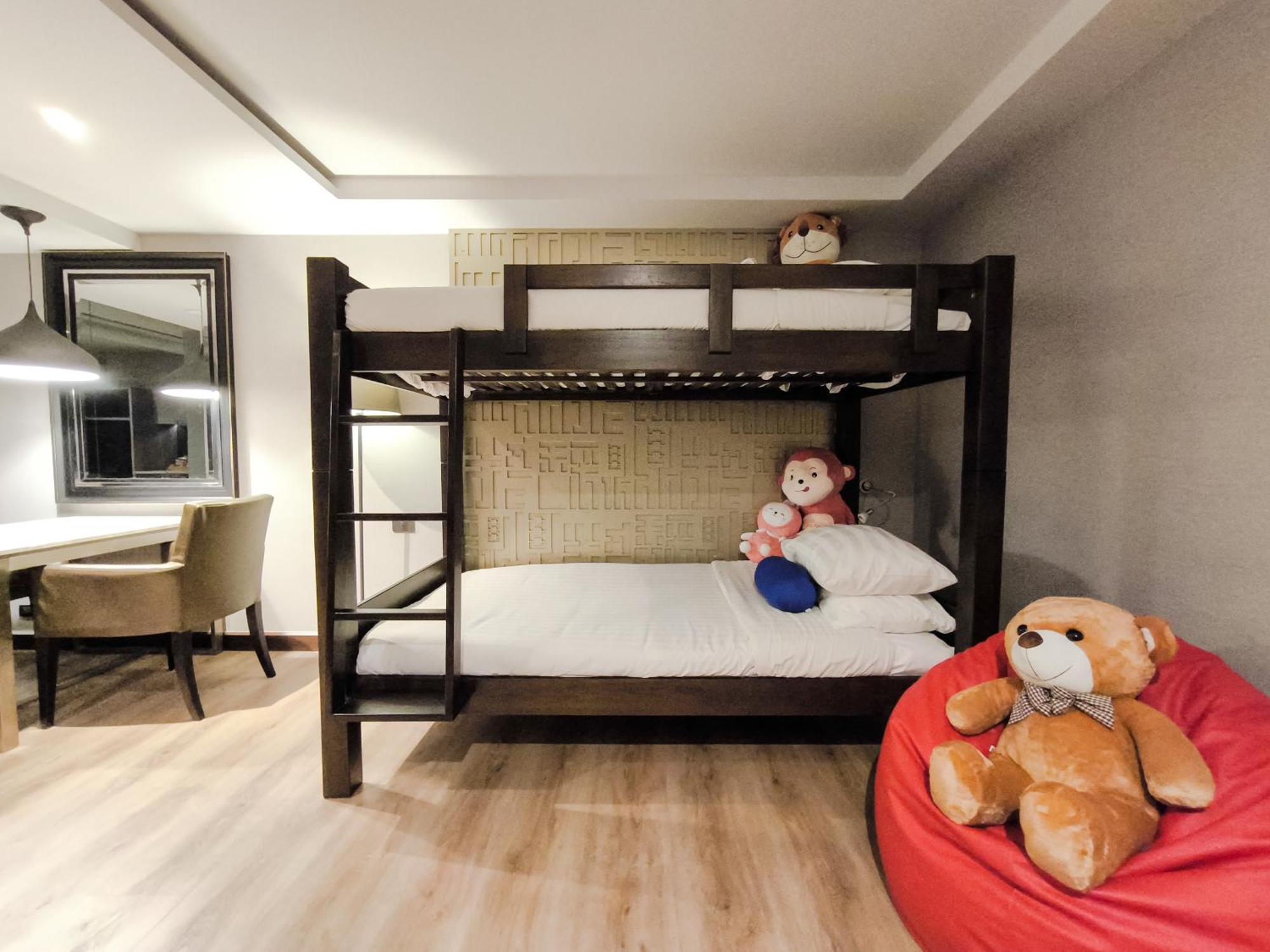 Citrus Suites Sukhumvit 6 By Compass Hospitality Bangkok Bagian luar foto