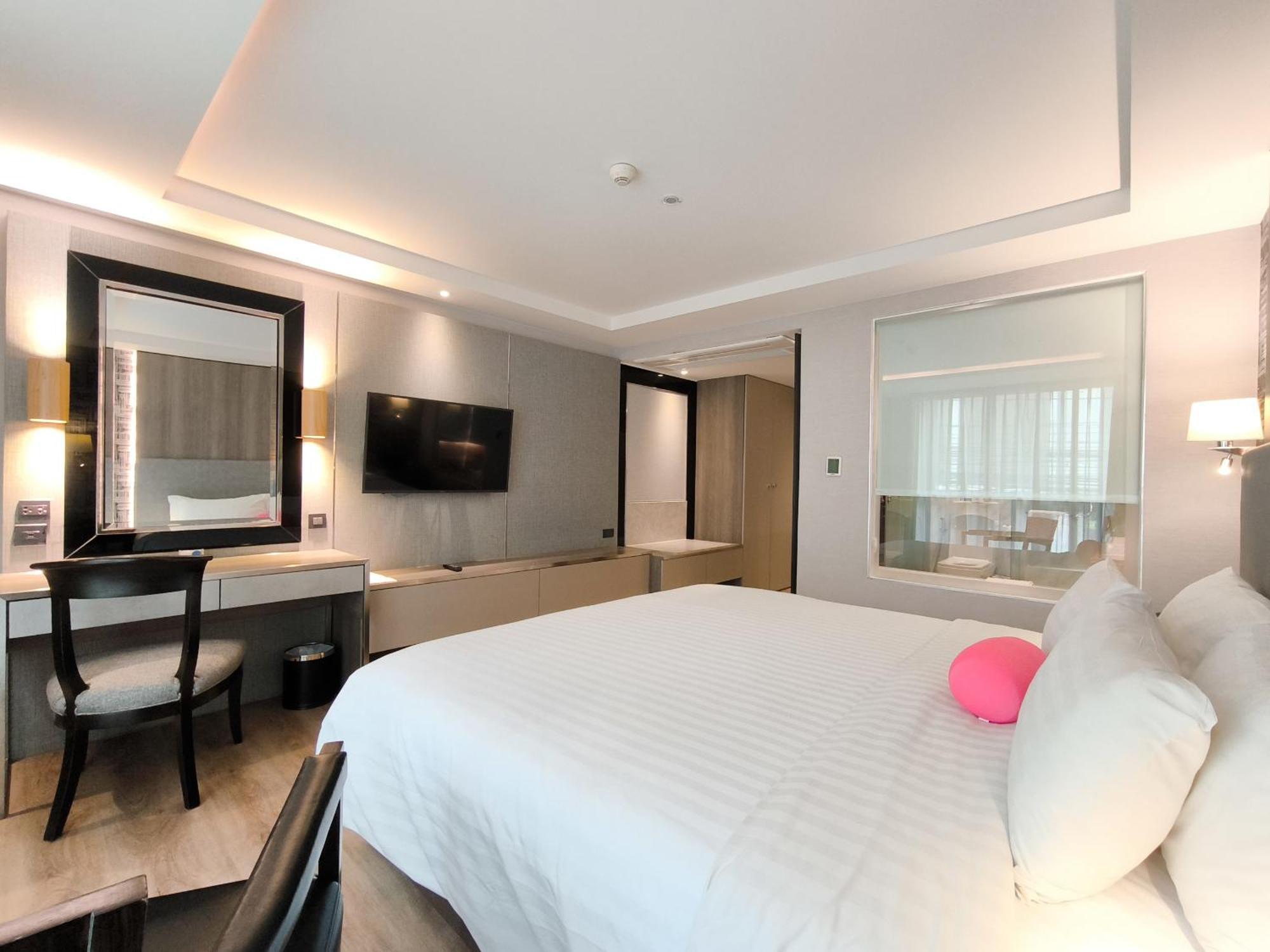 Citrus Suites Sukhumvit 6 By Compass Hospitality Bangkok Bagian luar foto