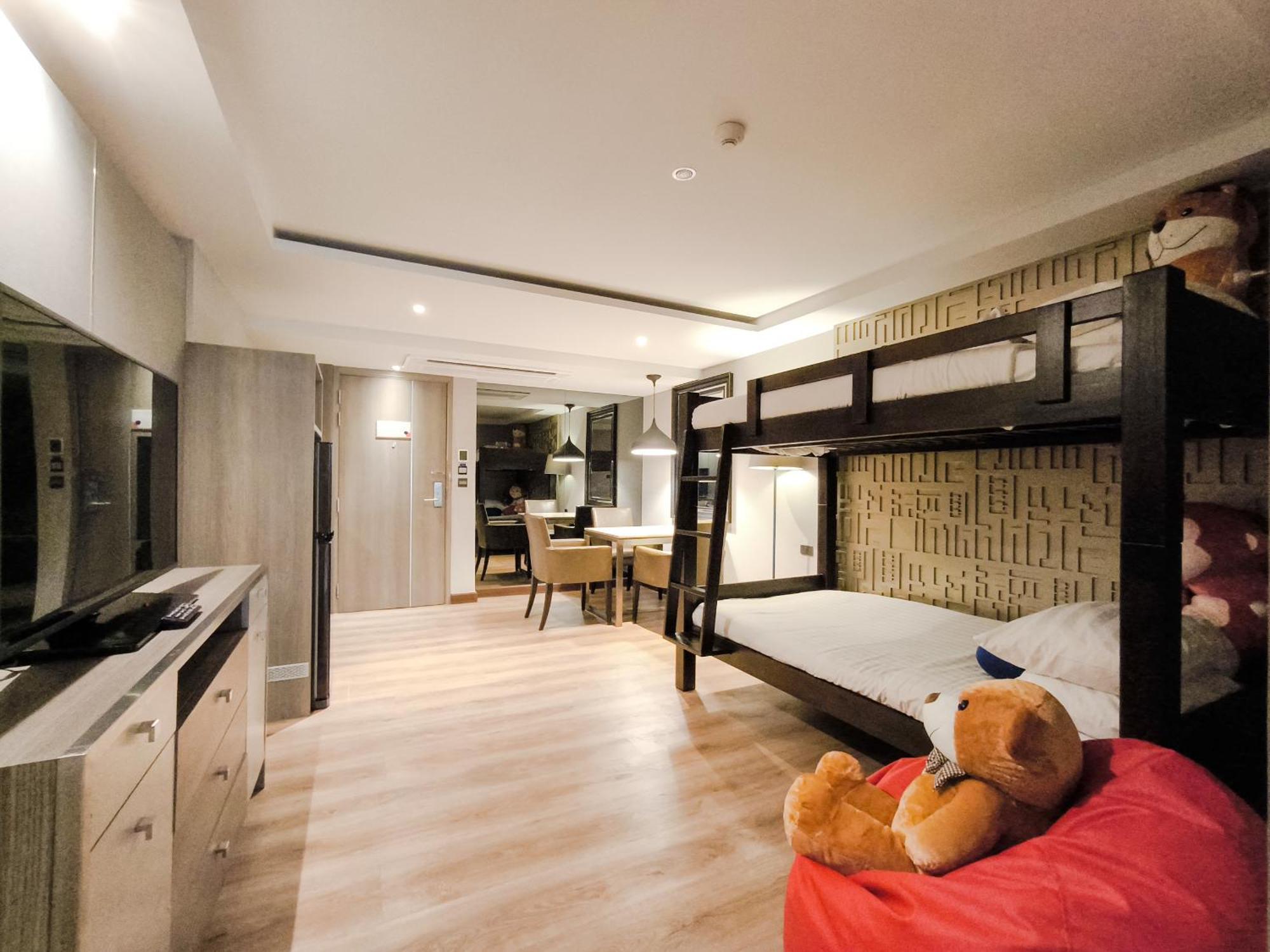 Citrus Suites Sukhumvit 6 By Compass Hospitality Bangkok Bagian luar foto
