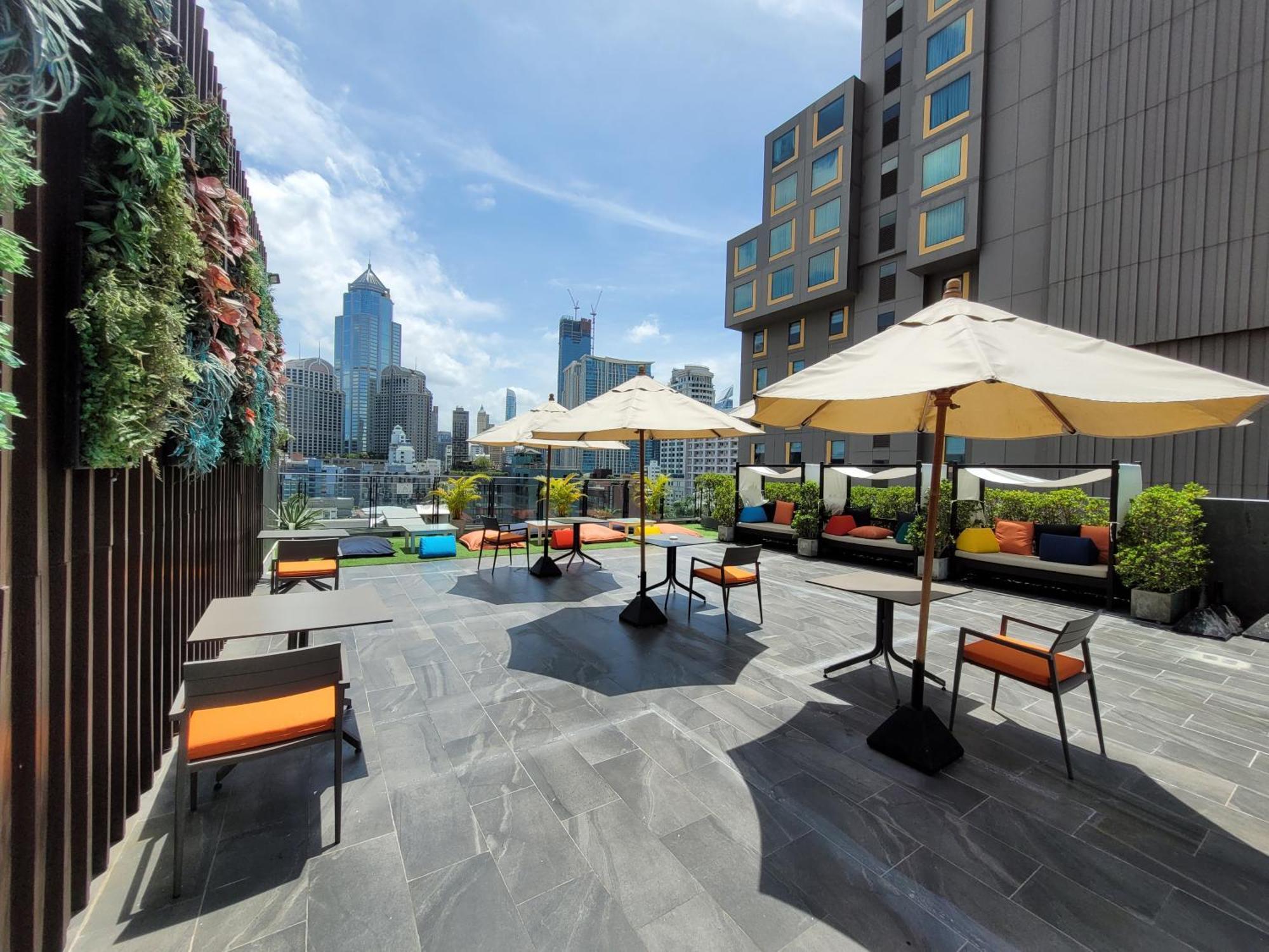 Citrus Suites Sukhumvit 6 By Compass Hospitality Bangkok Bagian luar foto