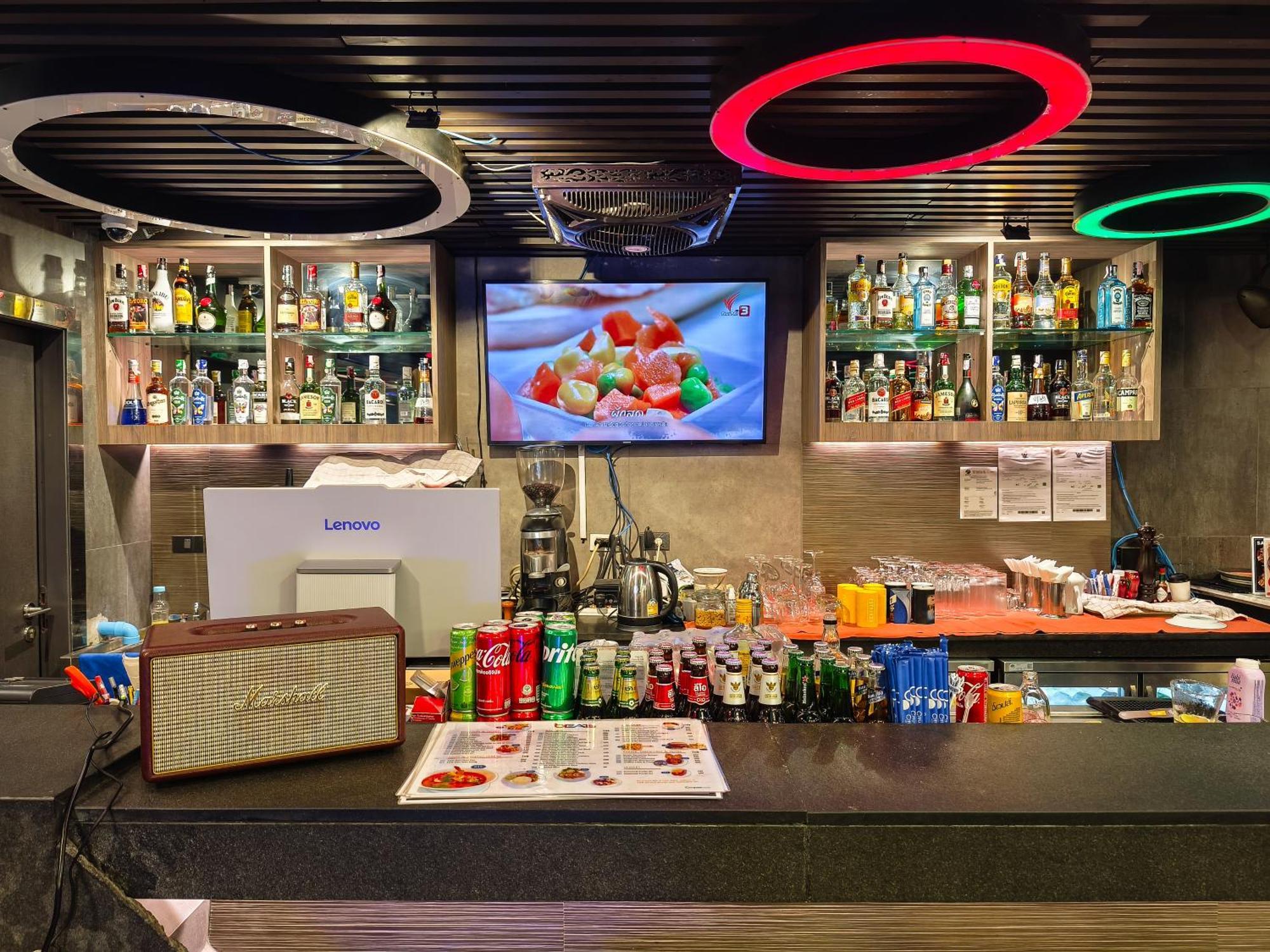 Citrus Suites Sukhumvit 6 By Compass Hospitality Bangkok Bagian luar foto