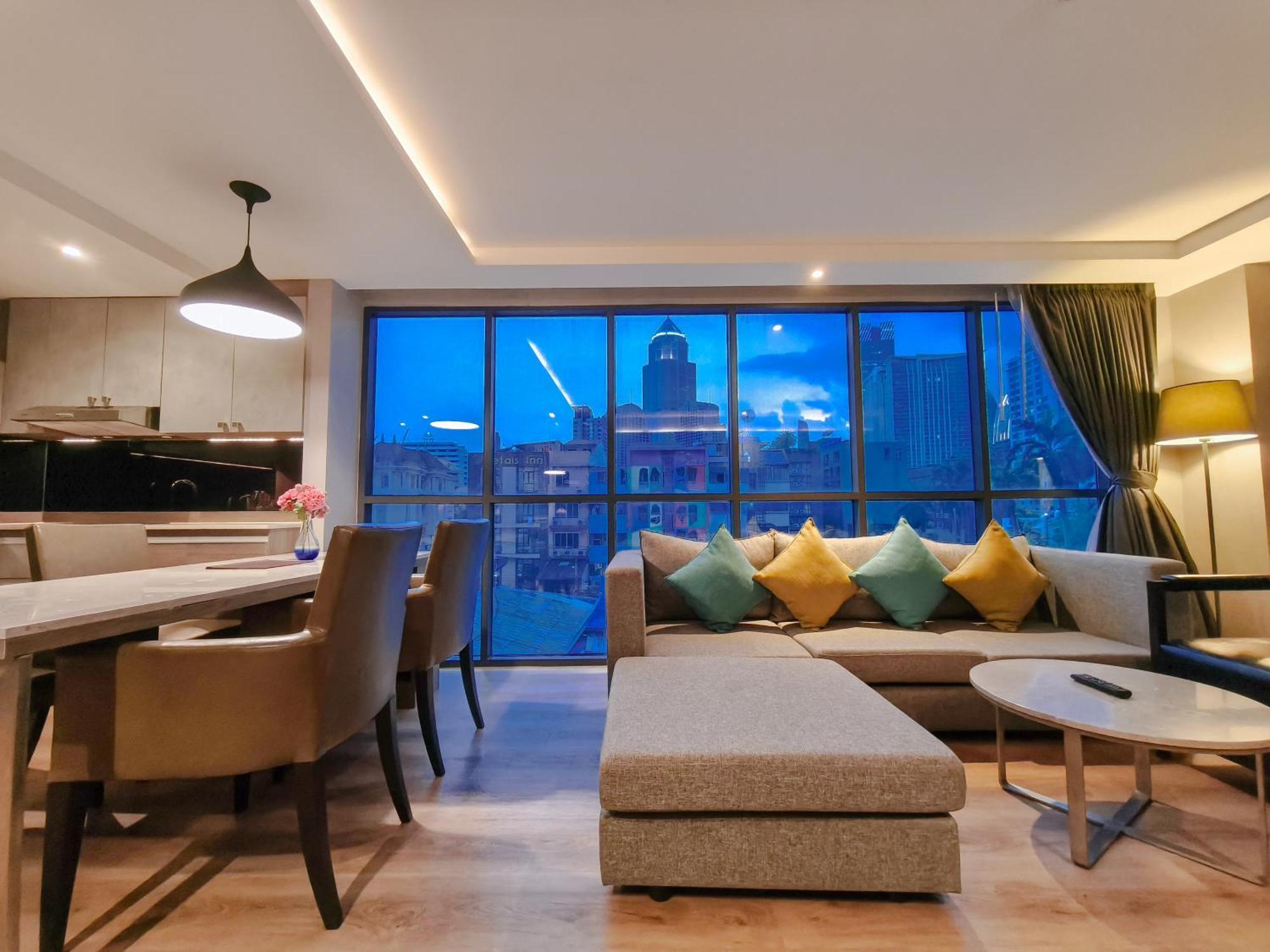 Citrus Suites Sukhumvit 6 By Compass Hospitality Bangkok Bagian luar foto
