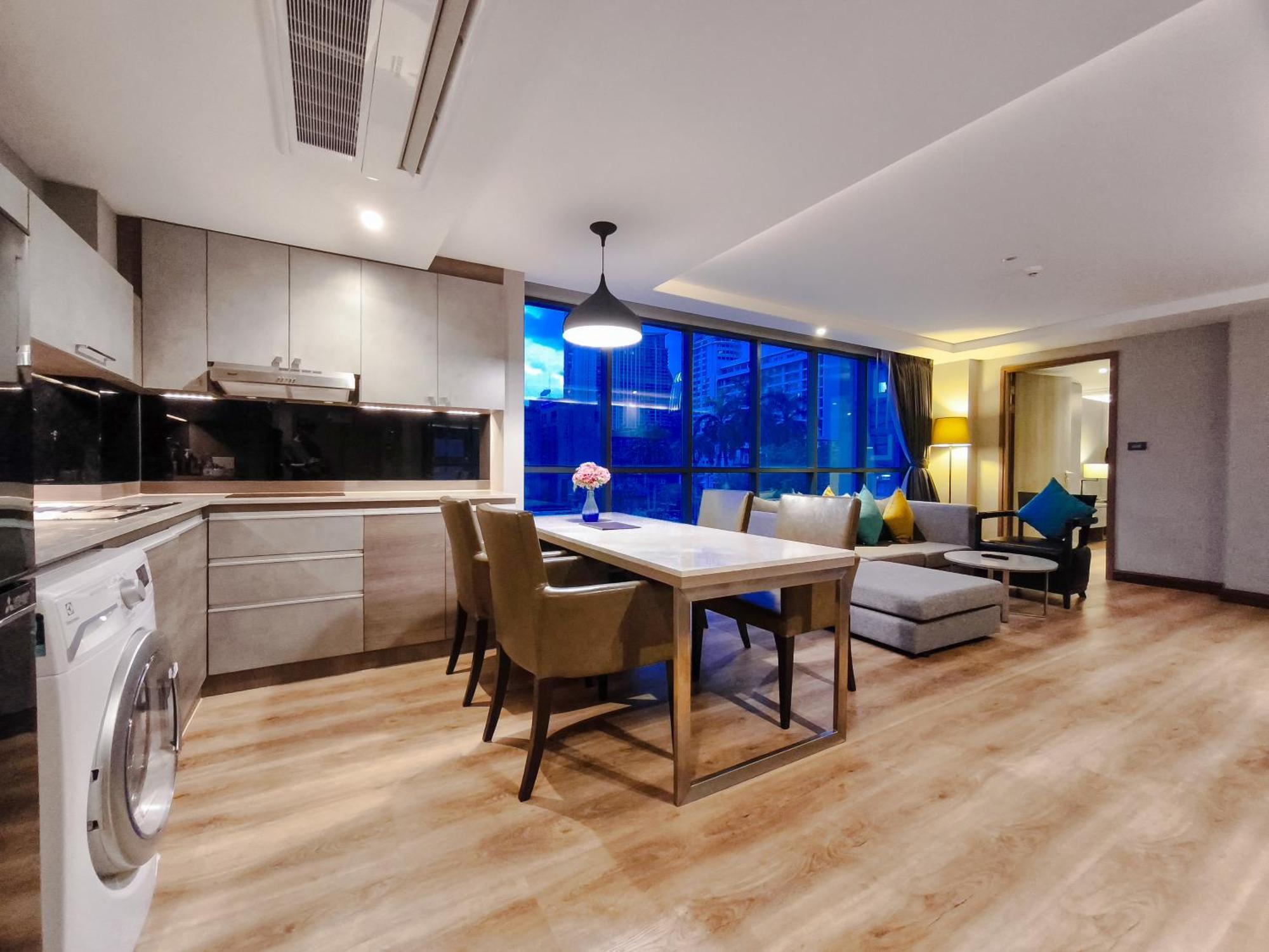 Citrus Suites Sukhumvit 6 By Compass Hospitality Bangkok Bagian luar foto