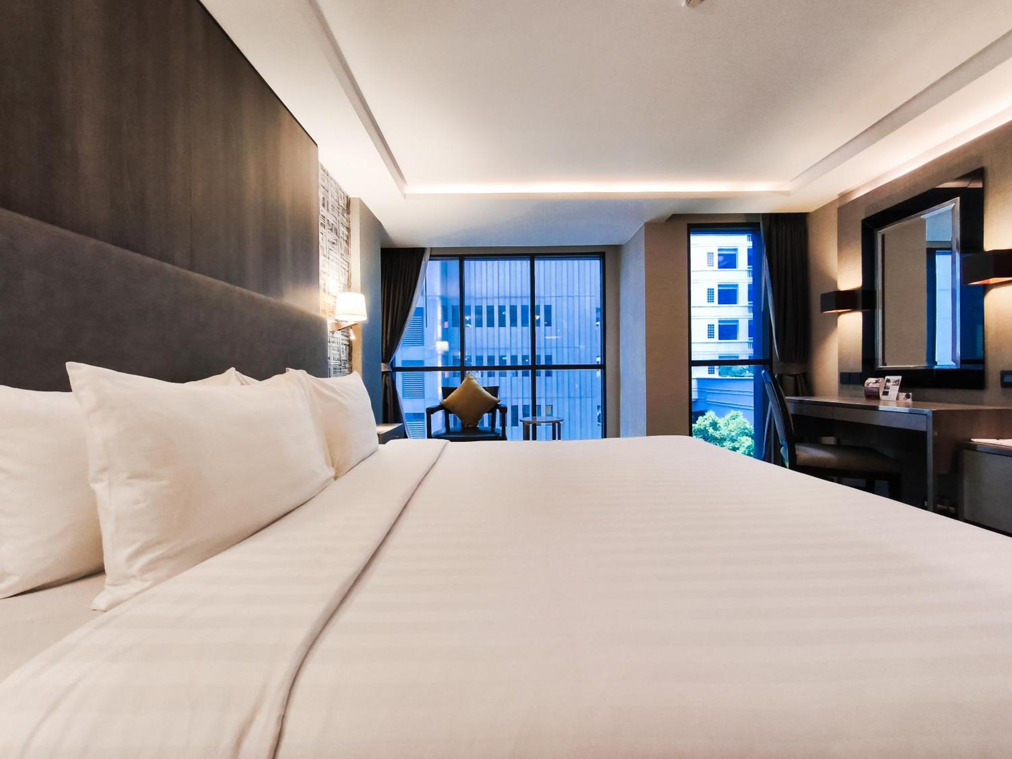 Citrus Suites Sukhumvit 6 By Compass Hospitality Bangkok Bagian luar foto
