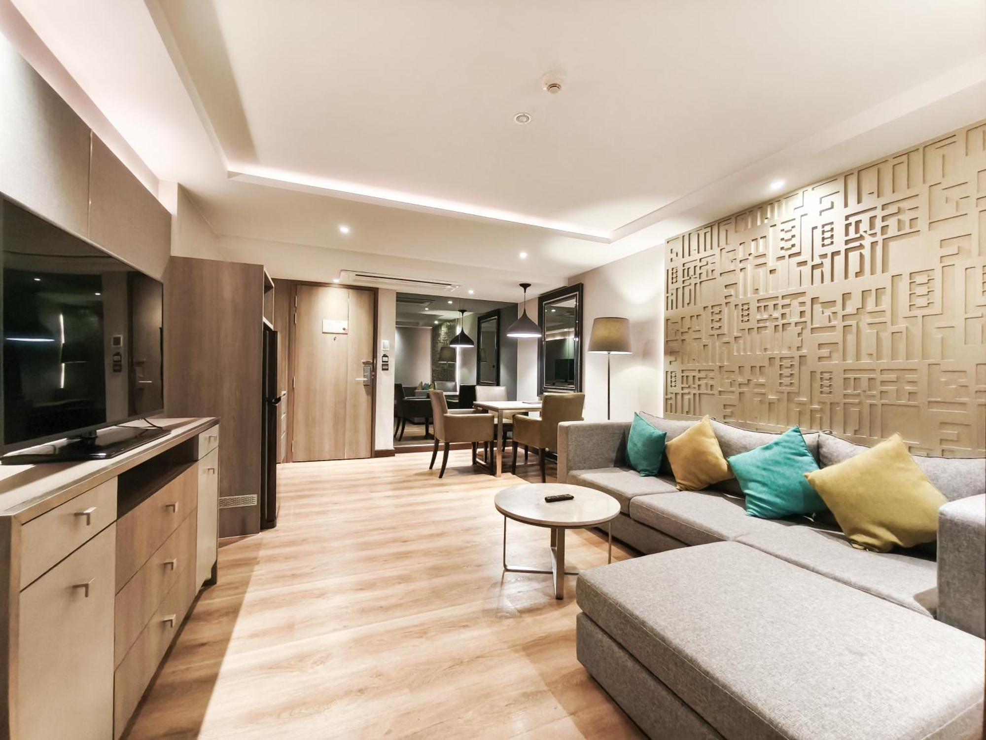 Citrus Suites Sukhumvit 6 By Compass Hospitality Bangkok Bagian luar foto